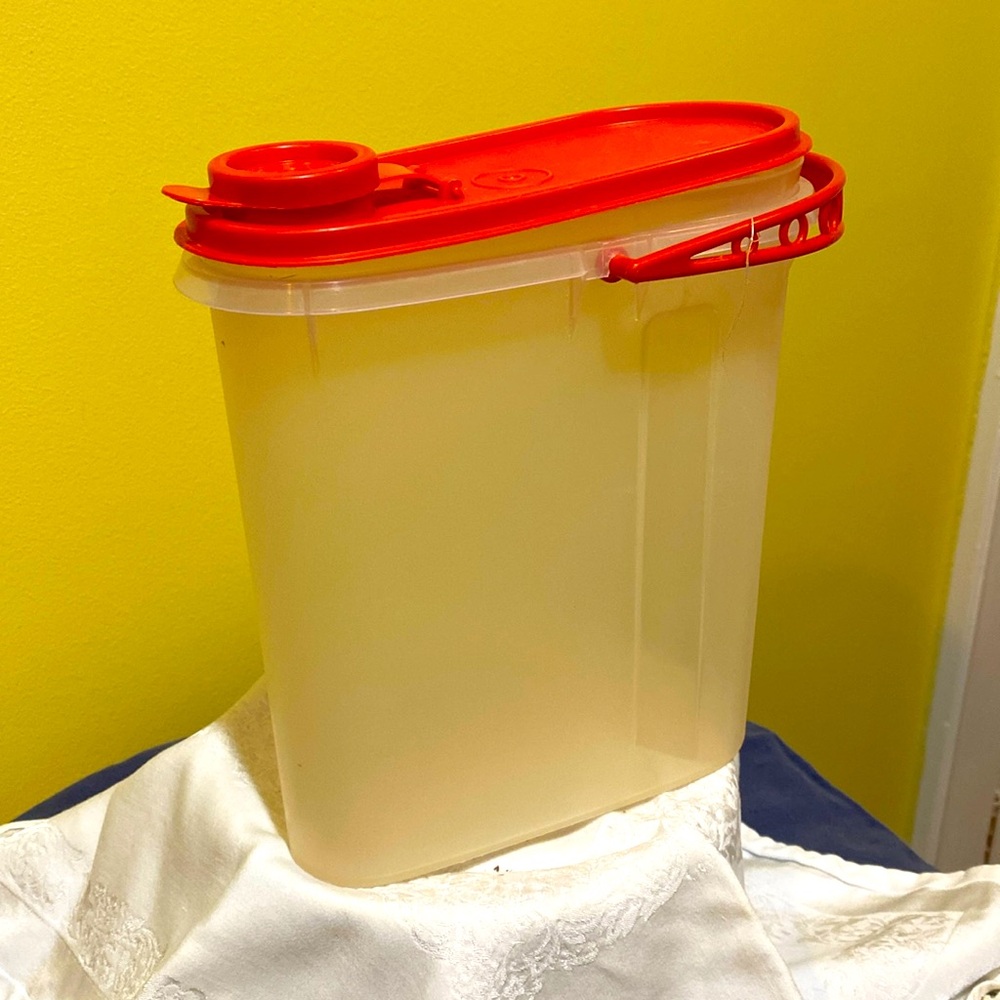 Vintage Tupperware Pyrex juice/lemonade pitcher with red led snd handle.
